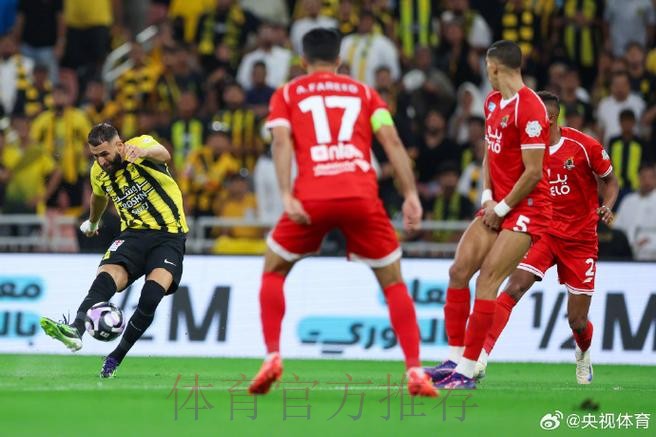 阿斯报:本泽马用拔火罐疗法恢复 可以赶上德比 阿斯报:本泽马用拔火罐疗法恢复 可以赶上德比