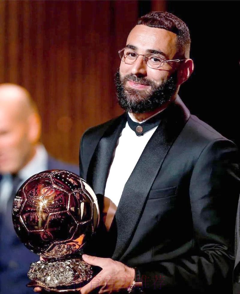 法足协:本泽马金球奖排名低了 但他依然很棒 法足协:本泽马金球奖排名低了 但他依然很棒